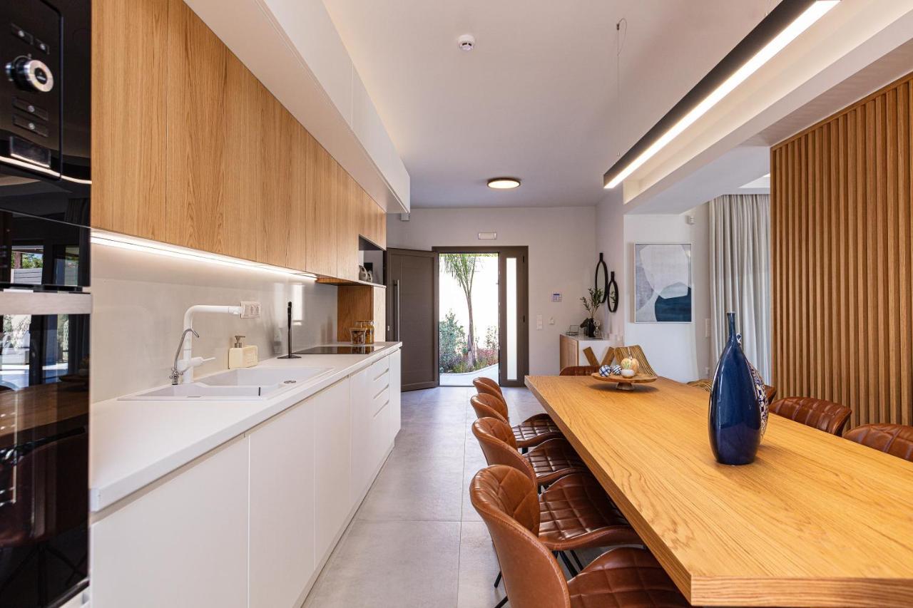 Lagoon Seabreeze Villa, Sumptuous Retreat, By Thinkvilla Pánormos Eksteriør billede